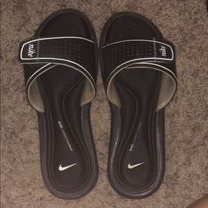 CUSHIONED Nike Slides